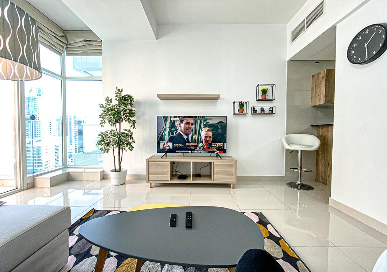 Apartament Walk To The Beach Or Enjoy The Amazing View From The Balcony Dubaj Zewnętrze zdjęcie