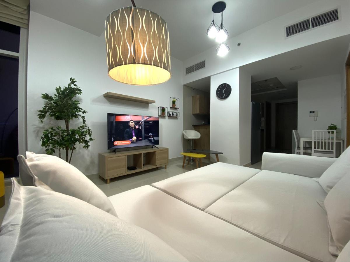 Apartament Walk To The Beach Or Enjoy The Amazing View From The Balcony Dubaj Zewnętrze zdjęcie