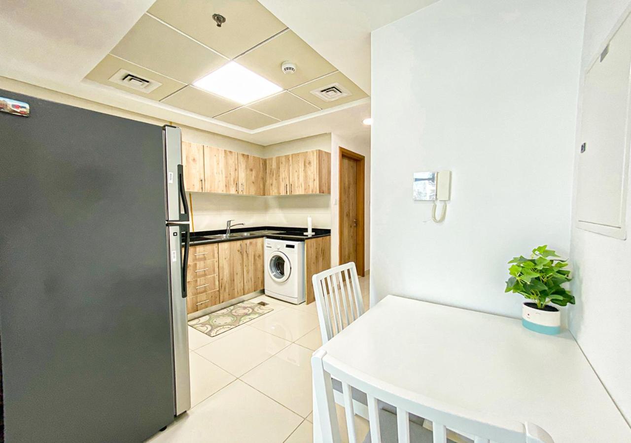 Apartament Walk To The Beach Or Enjoy The Amazing View From The Balcony Dubaj Zewnętrze zdjęcie