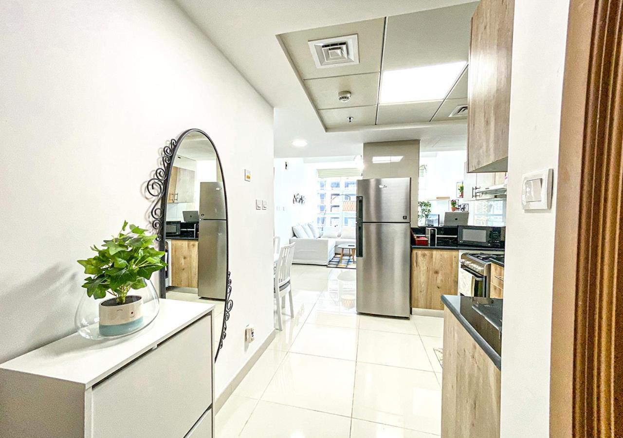 Apartament Walk To The Beach Or Enjoy The Amazing View From The Balcony Dubaj Zewnętrze zdjęcie